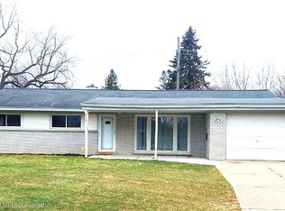 945 N Commerce Rd, Commerce Township, MI 48382