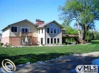 2841 E Commerce Rd, Commerce Township, MI 48382