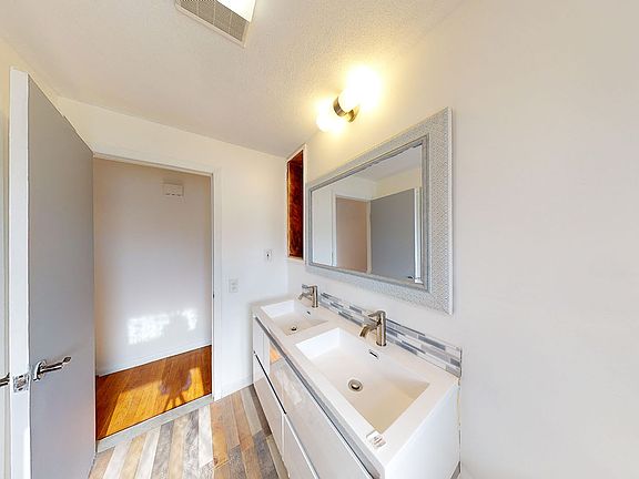 4th image of 10 Ponderosa Dr