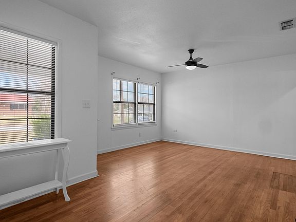 4th image of 108 Romallen Dr