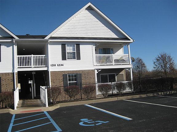 this Main Floor Unit Located at End of street !!   Lot's Of Privacy !!!