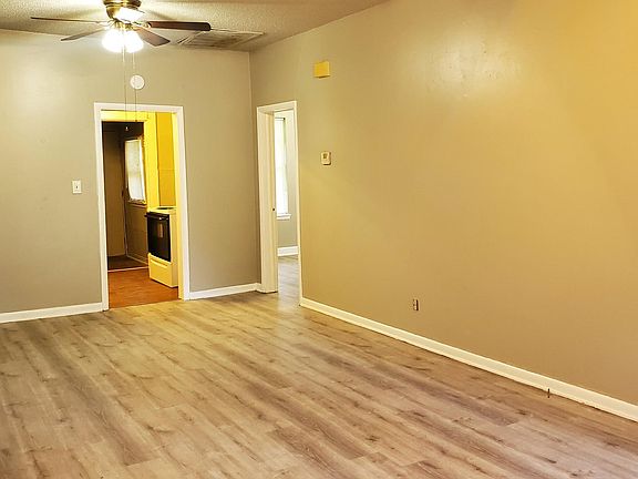 3rd image of 1613 W Elm Ave