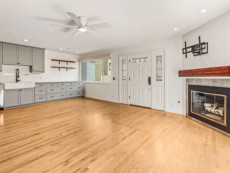 4866 Santa Cruz Ave — Photo 7