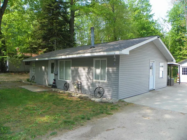 1265 Russell St, Harrison, MI 48625