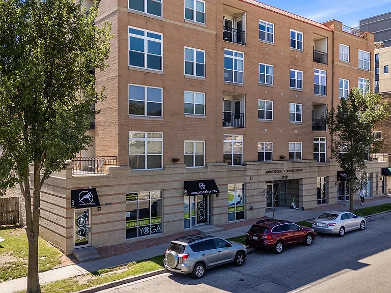 1920 N Farwell Ave #403 — Photo 41