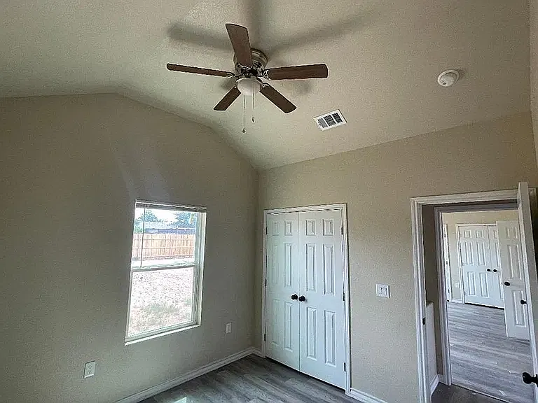 3 bed, 1250 sqft, $2,400 — Photo 3