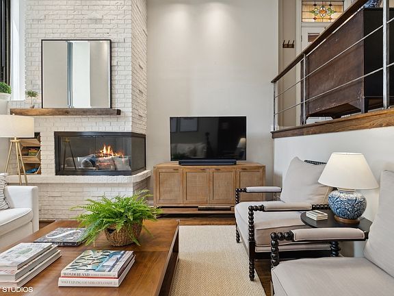 2nd image of 2241 N Magnolia Ave #1