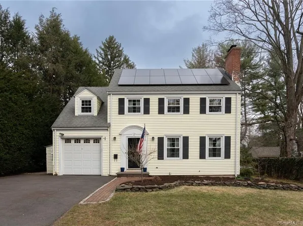 8 Foxridge Road, West Hartford, CT 06107