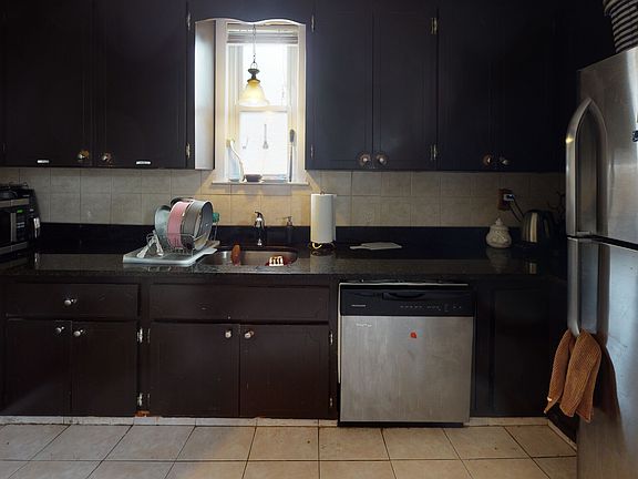 5th image of 27 Falcon St #2