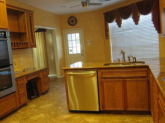 5th image of 4902 Laurel Hill Ct