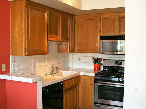 4th image of 10926 Moorpark St APT 2