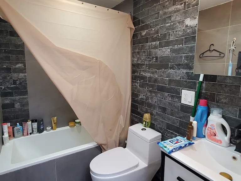 129 Ryerson St #3 — Photo 6
