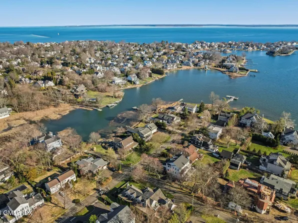 12 Grimes Rd, Old Greenwich, CT 06870