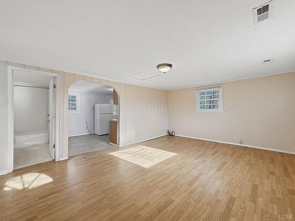 4th image of 10368 Spring Mill Rd