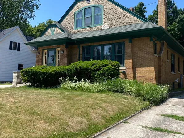 2015 Monroe St, New Holstein, WI 53061