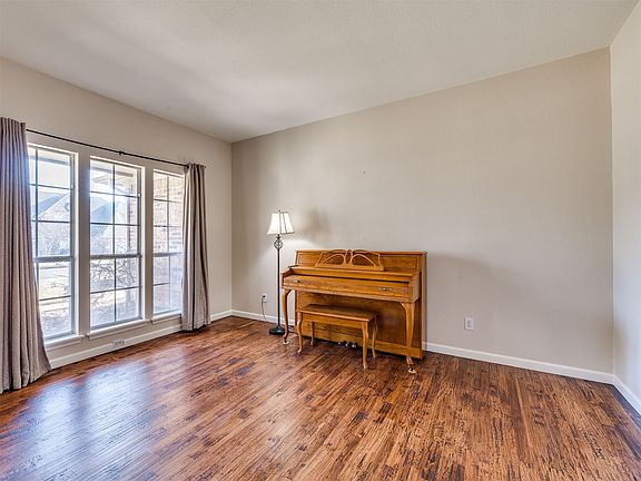 5th image of 1004 S Yellowood Ave