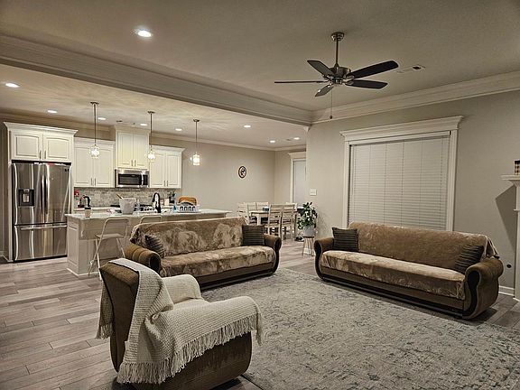 3rd image of 9740 Oak Forest Ln