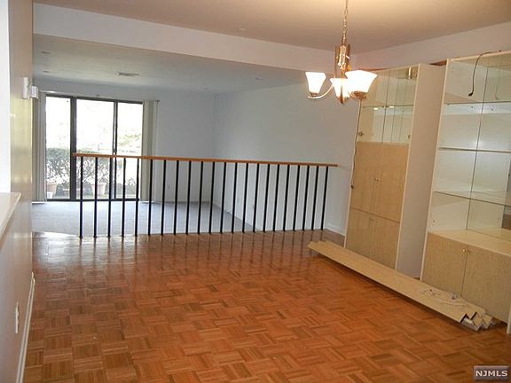 5th image of 5 Peabody Ct