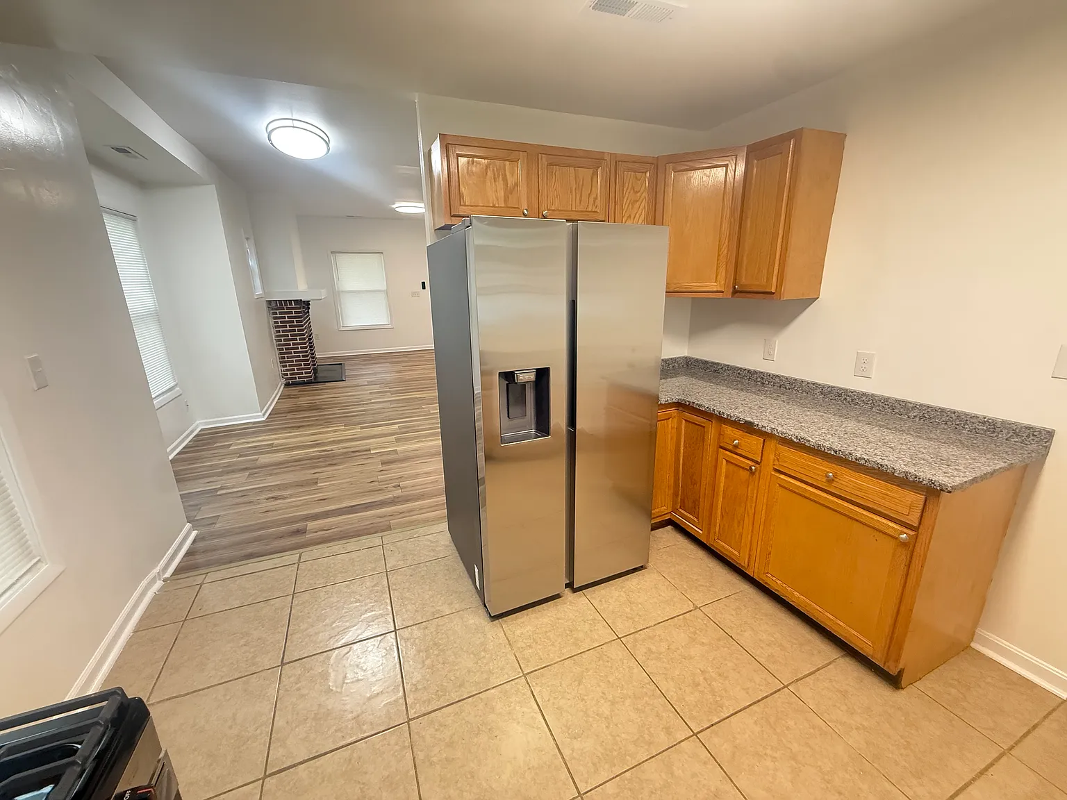 4 bed, 2500 sqft, $2,900 — Photo 4