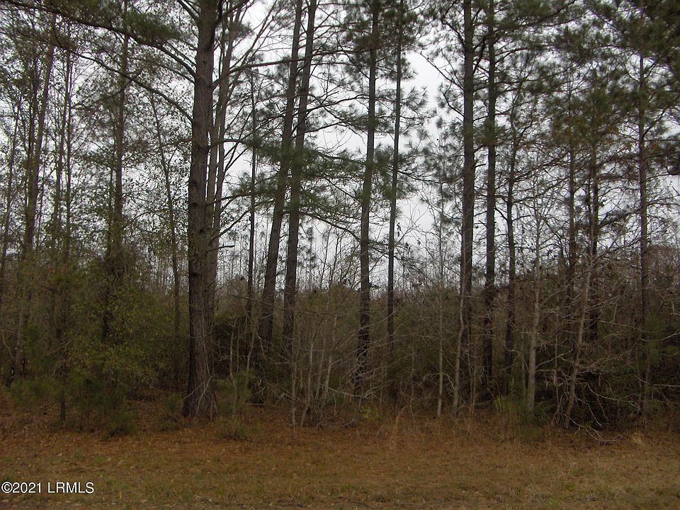 2nd image of 100 Fairway Drive