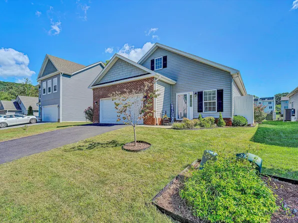 8355 Leighburn Dr, Roanoke, VA 24019