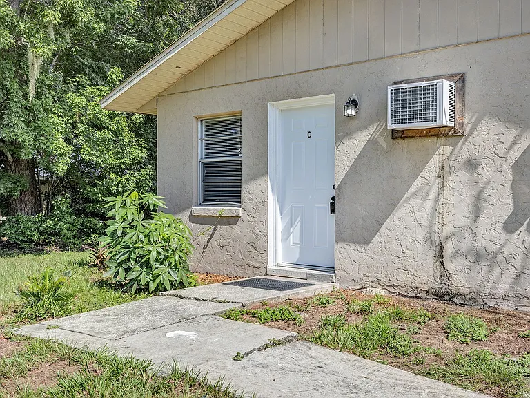 506 NE 28th Ave #C — Photo 2