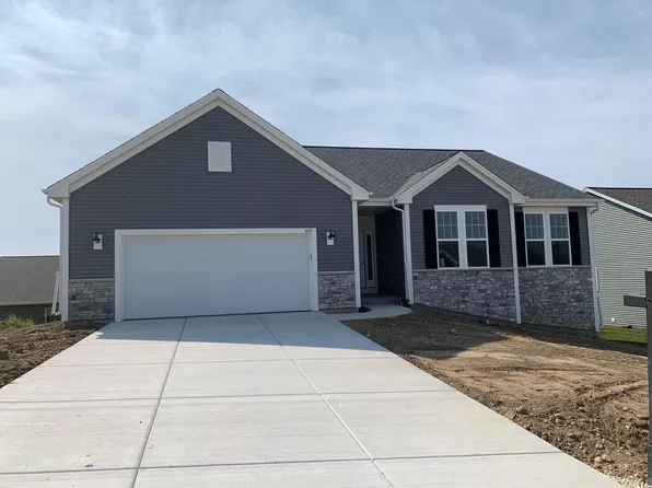 679 Lambert DRIVE, Slinger, WI 53086