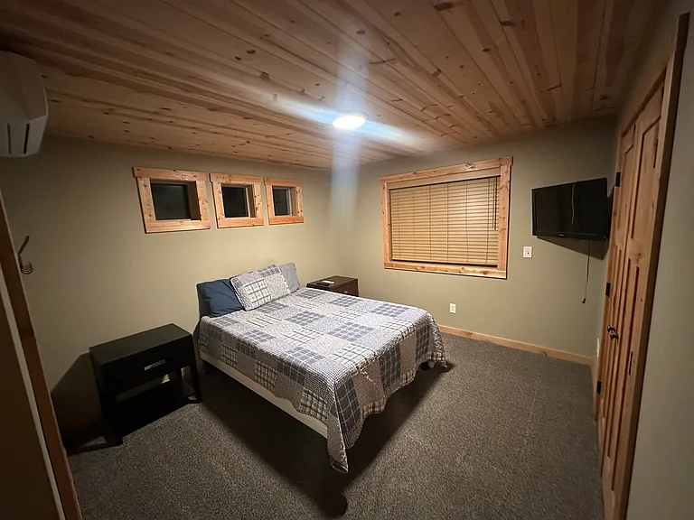 390 Tamarack Dr — Photo 4