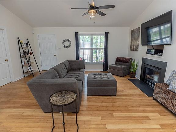 3rd image of 2600 Jacobway Ct