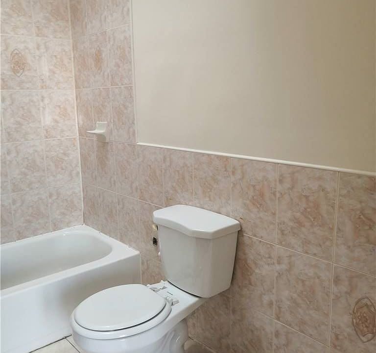 2nd image of 214-85 Jamaica Ave #2F