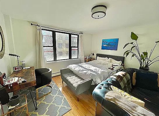 3rd image of 190 E 7th St #403A