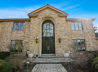 6447 Manor Dr, Burr Ridge, IL 60527