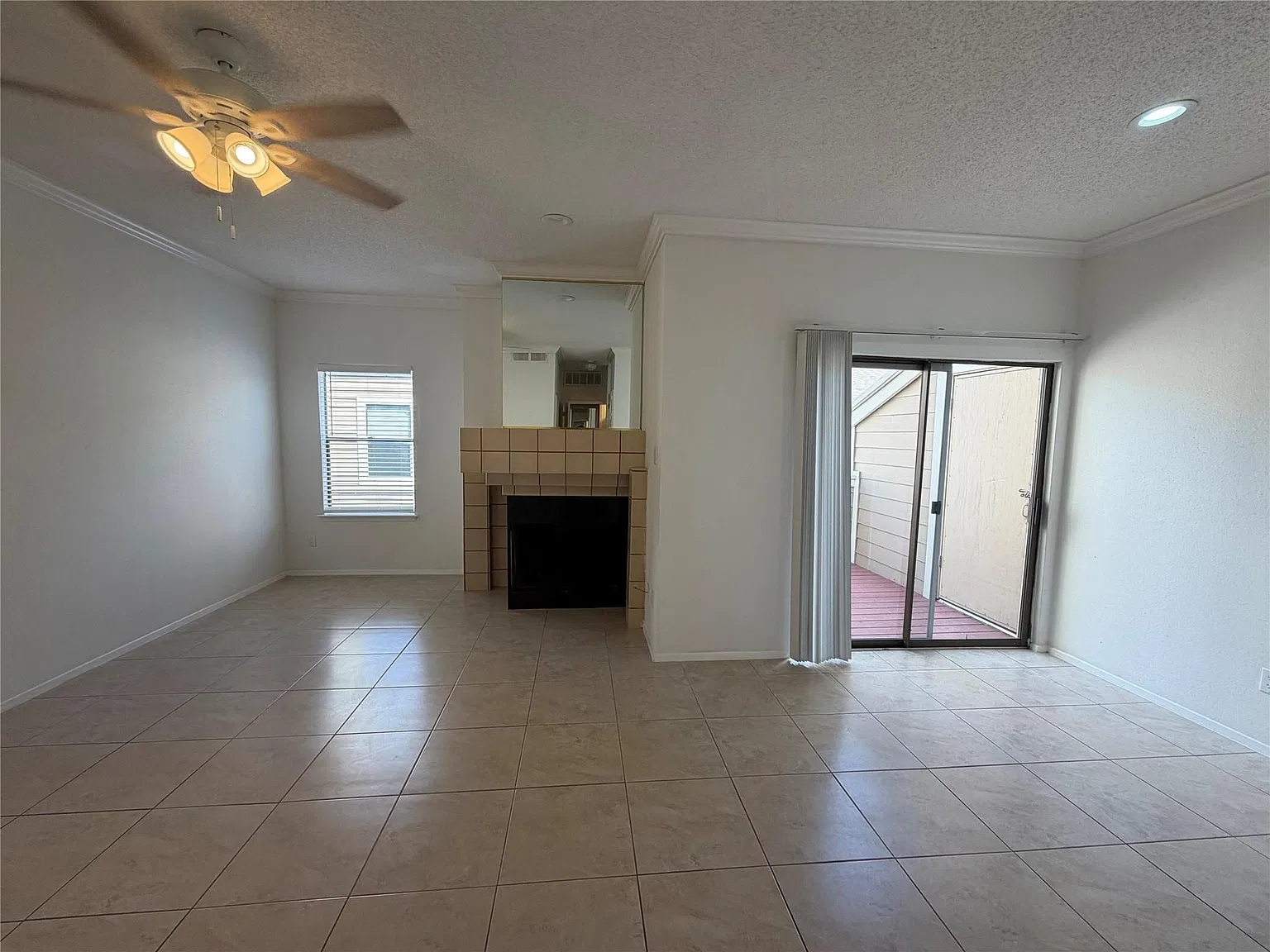 2 bed, 2.0 bath, 978 sqft, $1,550 — Photo 2