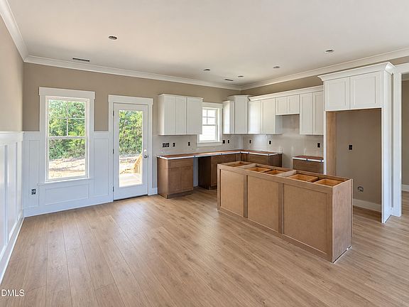 4th image of 32 Clio Ct #16