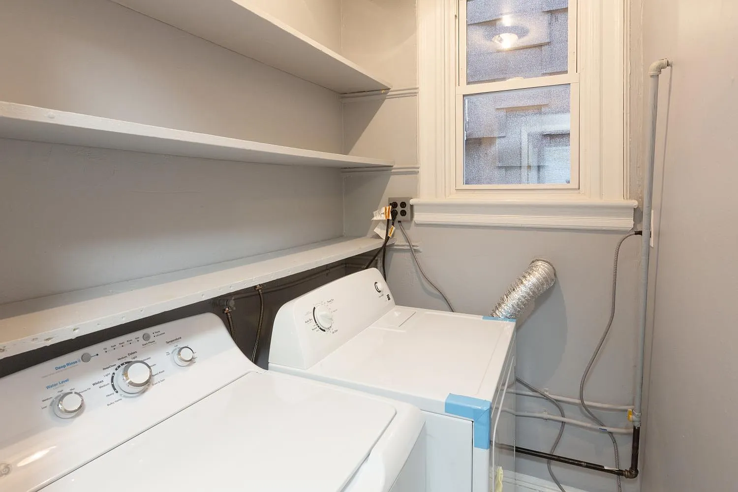 131 Grace St — Photo 1
