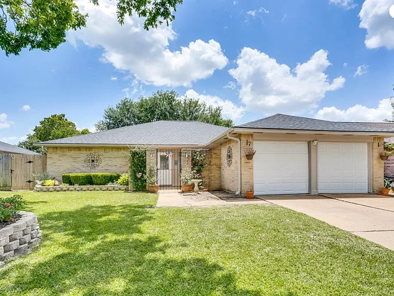 15815 Thistledew Dr — Photo 1