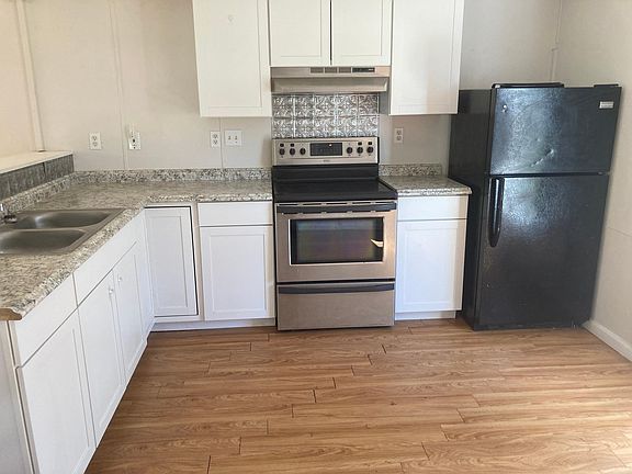 2nd image of 1137 Montview St