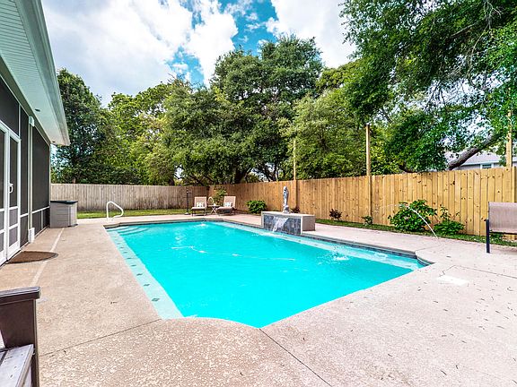 5th image of 309 Briarwood Cir NW