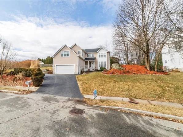 13 Betty St, Lincoln, RI 02865