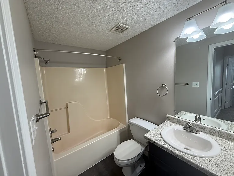 Lake Shore Apartments — Photo 57