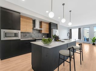 3666 5a Ave SW, Edmonton, AB T6X3B2