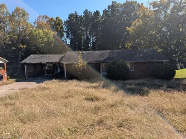 1186 E Holly Grove Rd, Lexington, NC 27292
