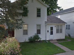 421 N 3rd St, Clinton, IA 52732