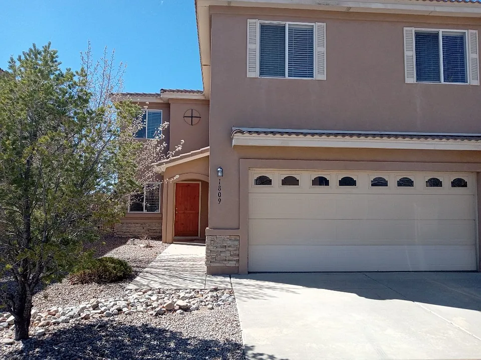 1809 Black Gold St SE