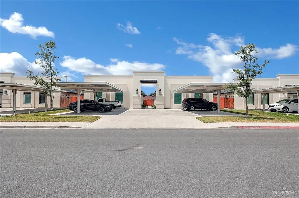 3 bed, 2.0 bath, 4233 sqft, $1,300 — Photo 2