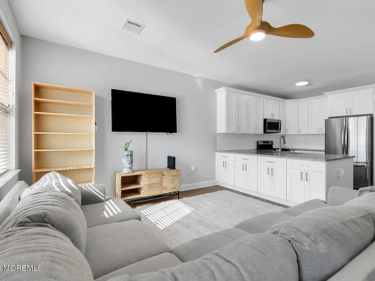 88 Seadrift Ave — Photo 3