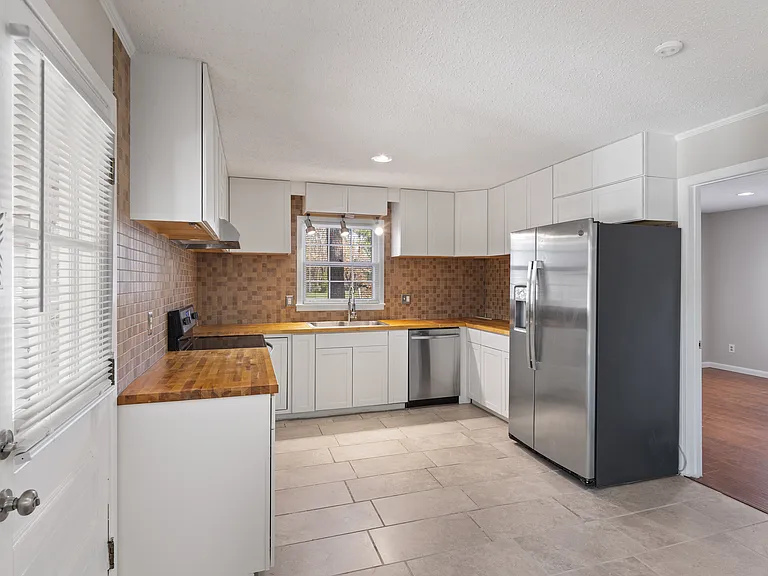 400 Hallmark Rd — Photo 15