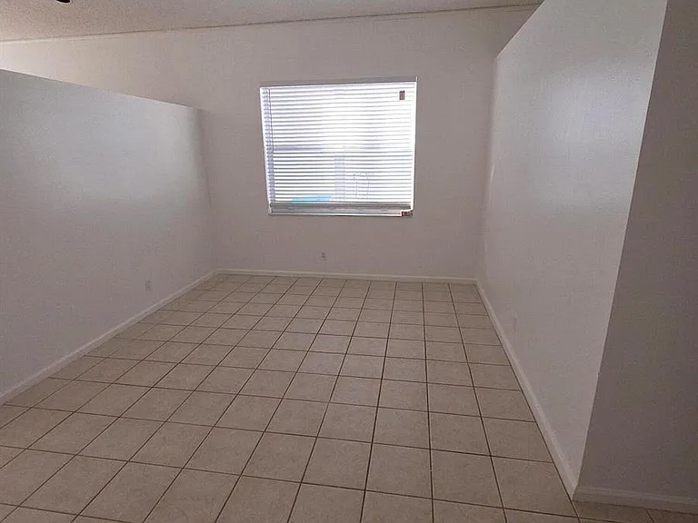 7093 Middlebury Dr — Photo 4