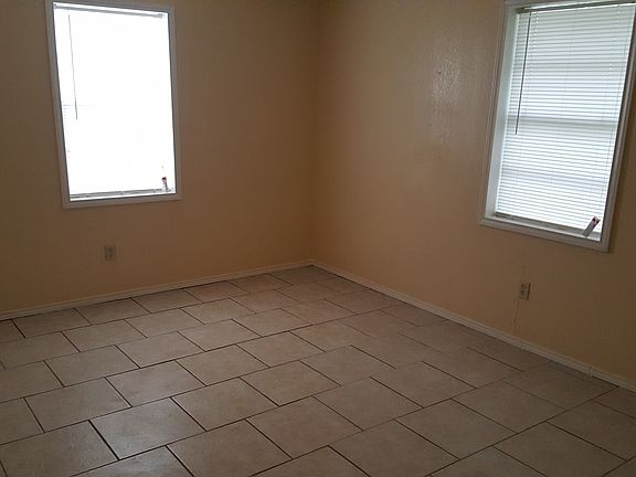 2nd image of 401 E McIntyre St Unit A