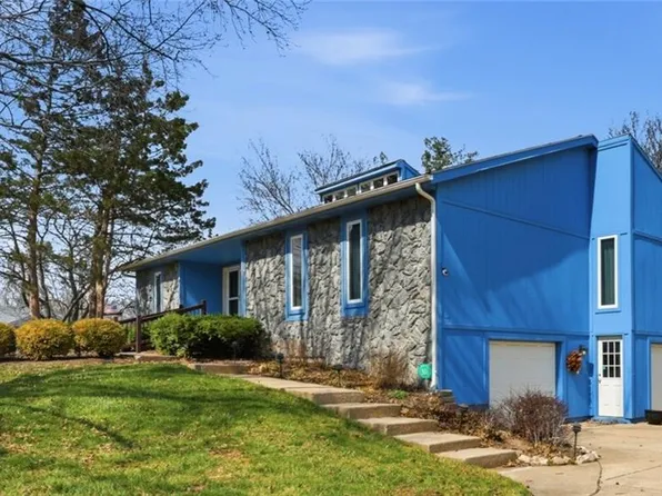 1208 SW 23rd St, Blue Springs, MO 64015